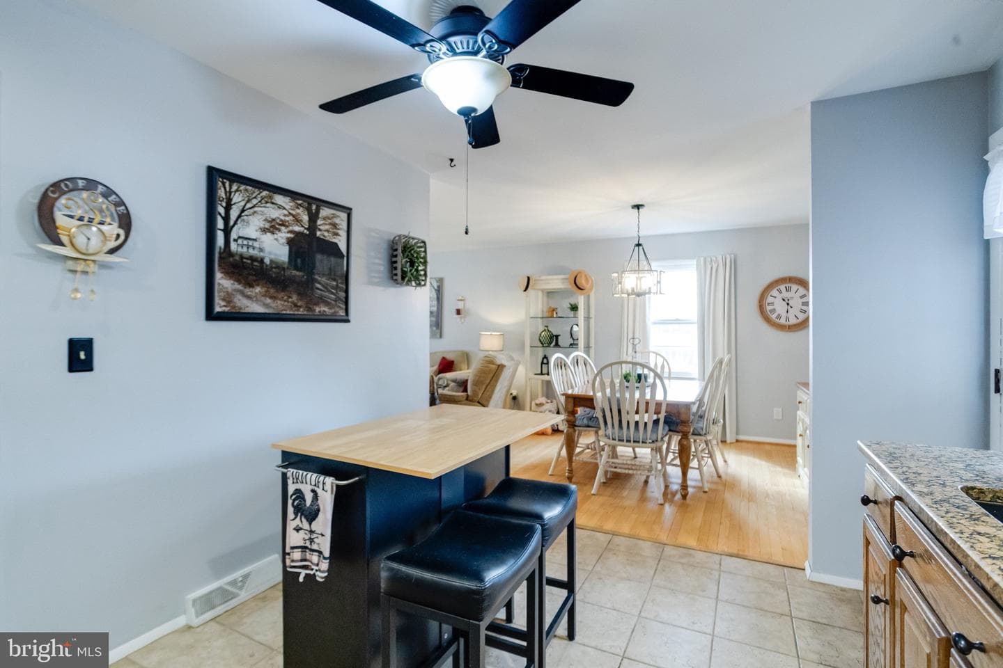 520 Woodbury Way photo 22