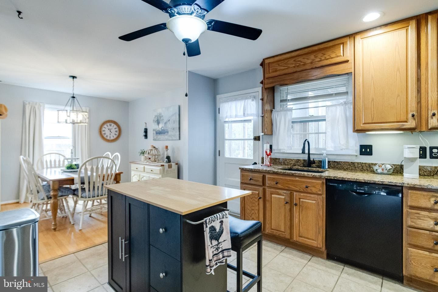 520 Woodbury Way photo 24