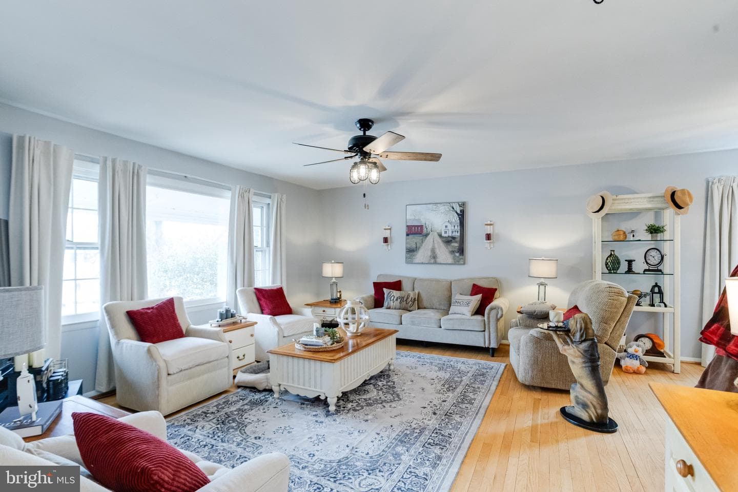 520 Woodbury Way photo 6
