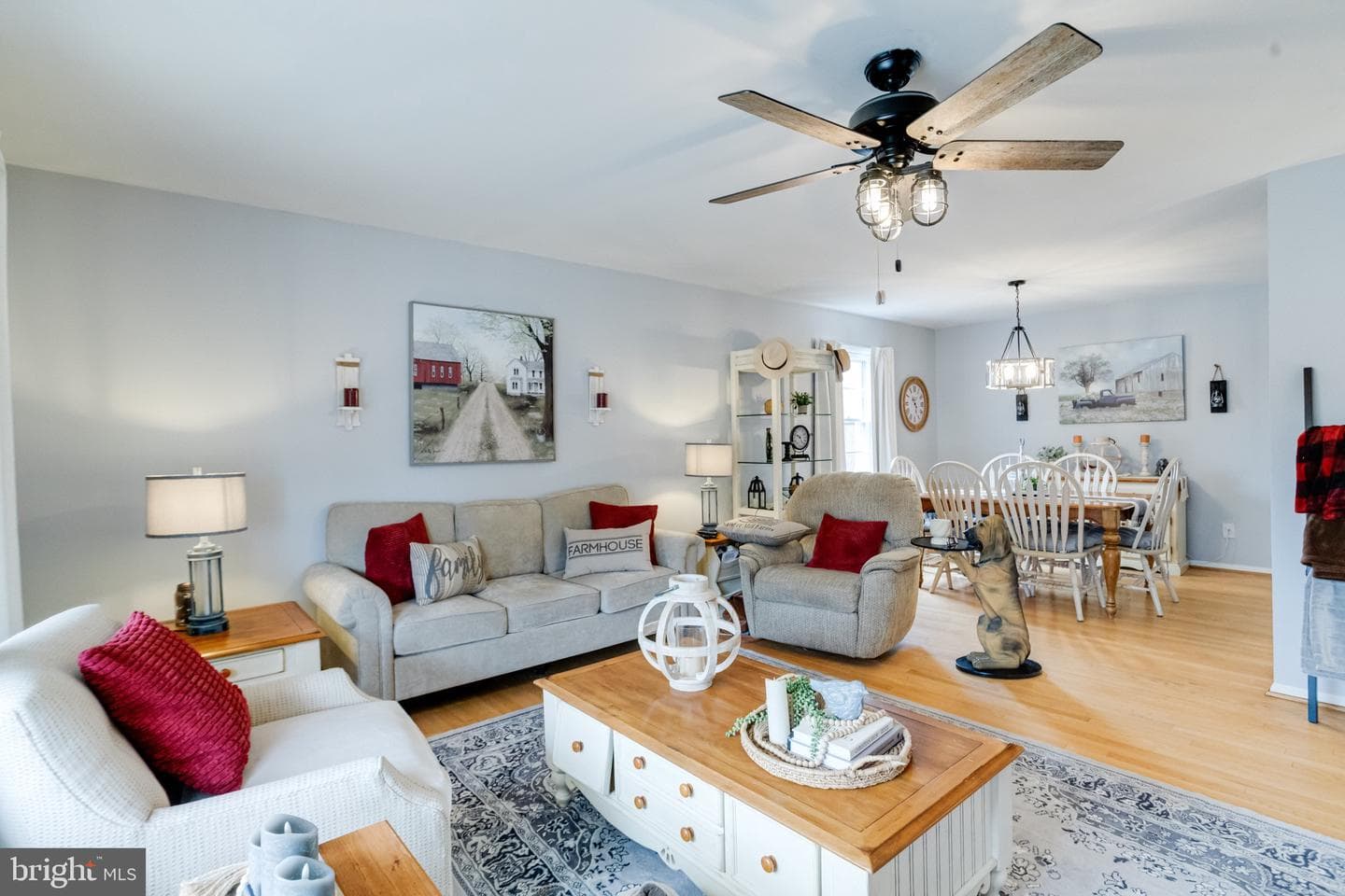 520 Woodbury Way photo 8