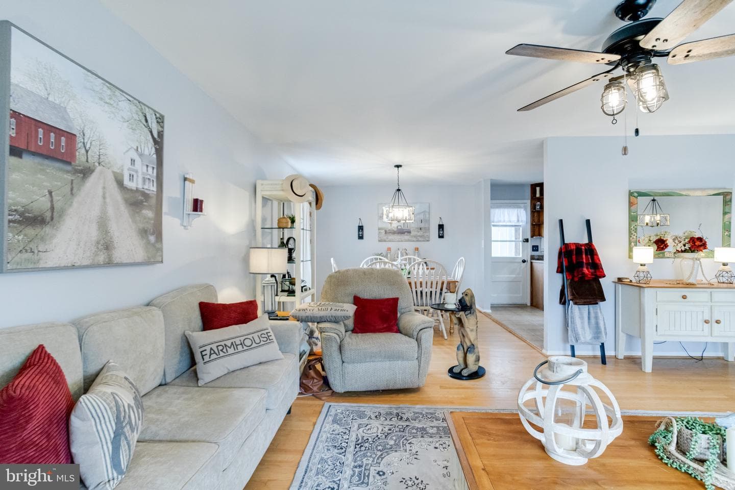 520 Woodbury Way photo 9