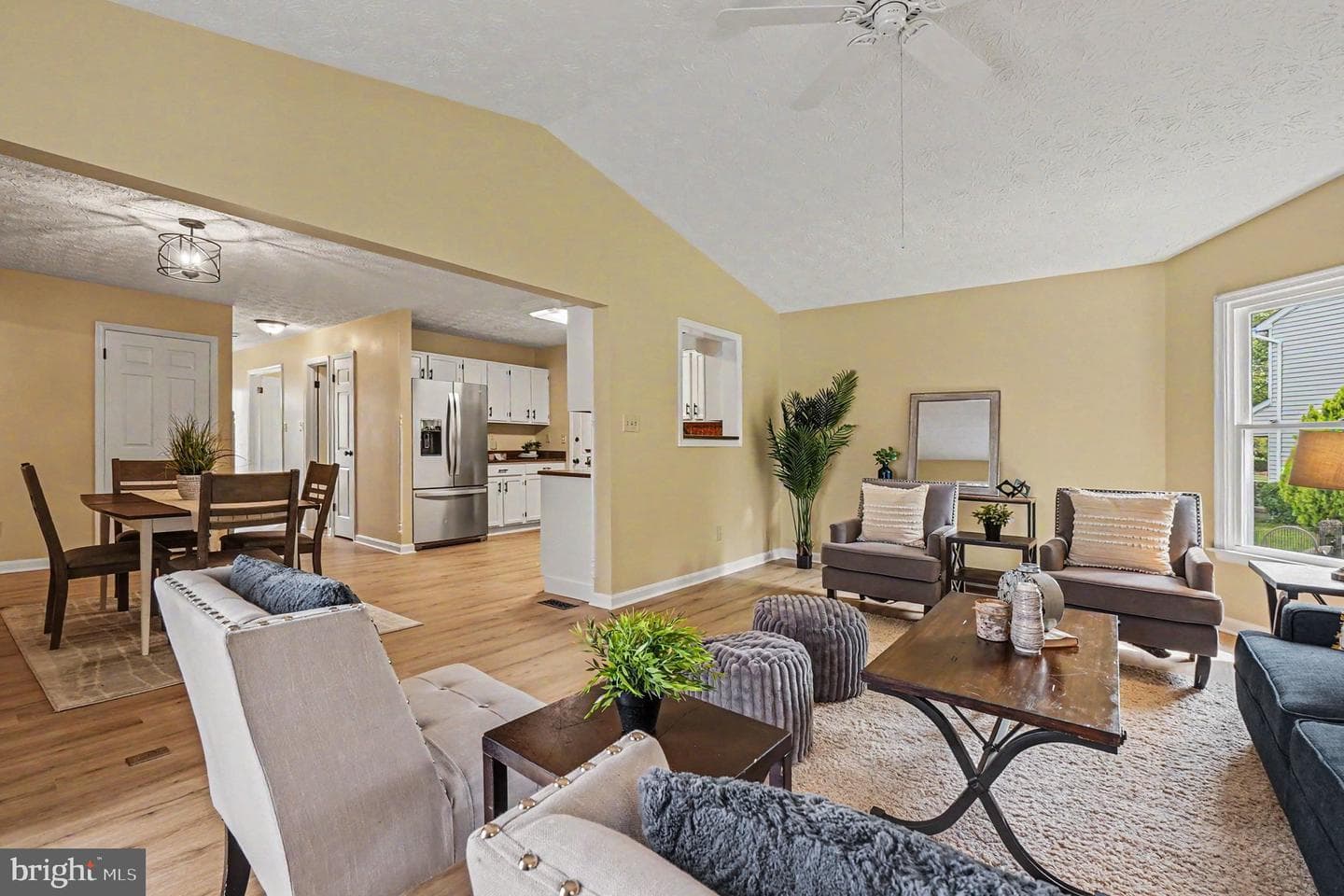 1562 Bentley Circle photo 22