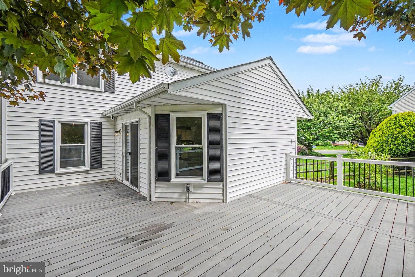 1562 Bentley Circle photo 36