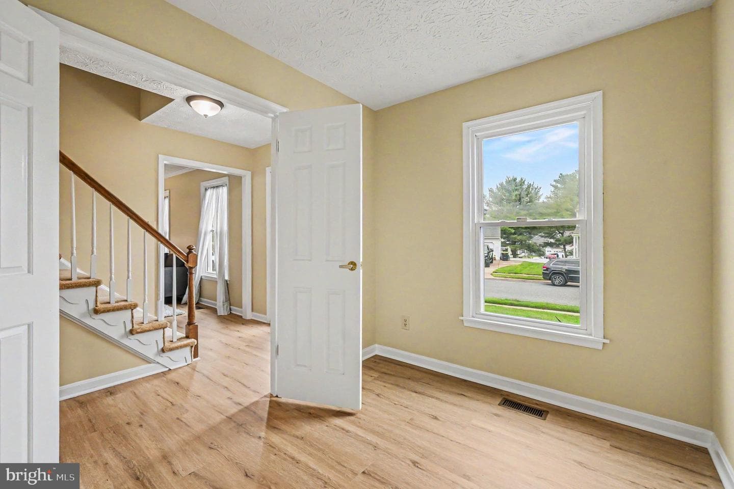 1562 Bentley Circle photo 7