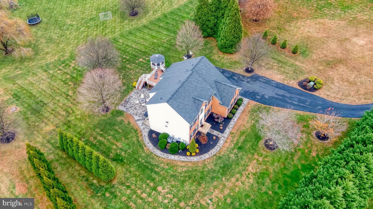 112 Bower Lane photo 2