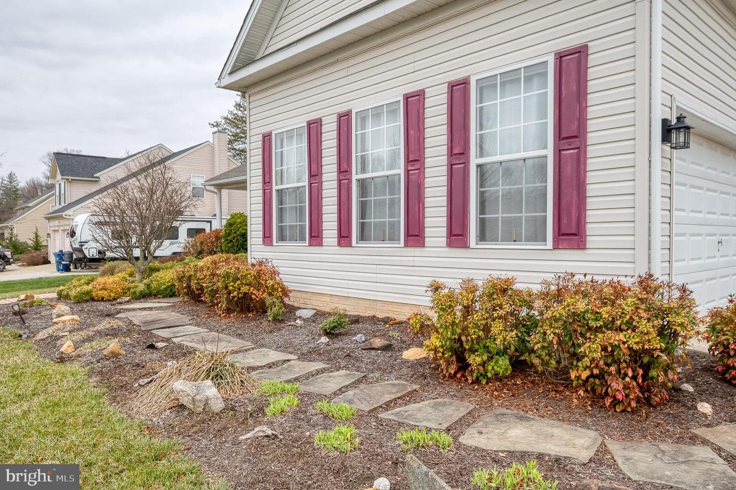 555 Beards Hill Road photo 102