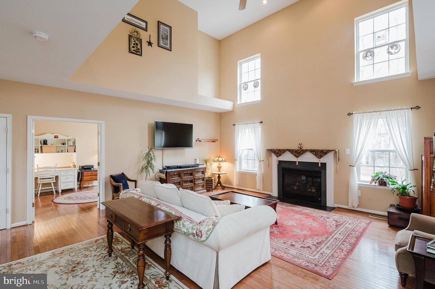 555 Beards Hill Road photo 18