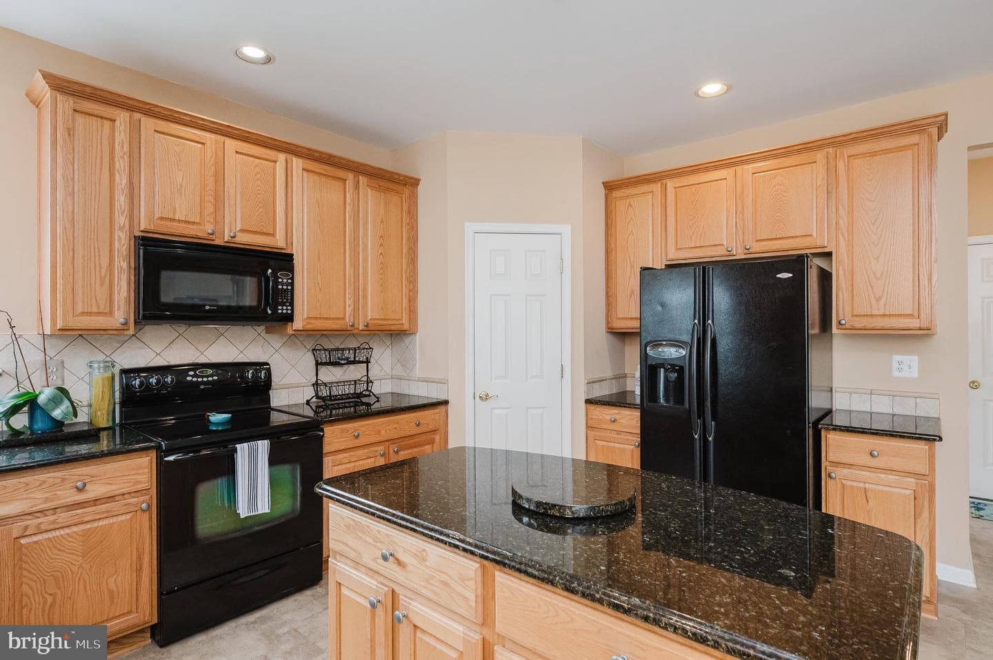 555 Beards Hill Road photo 28