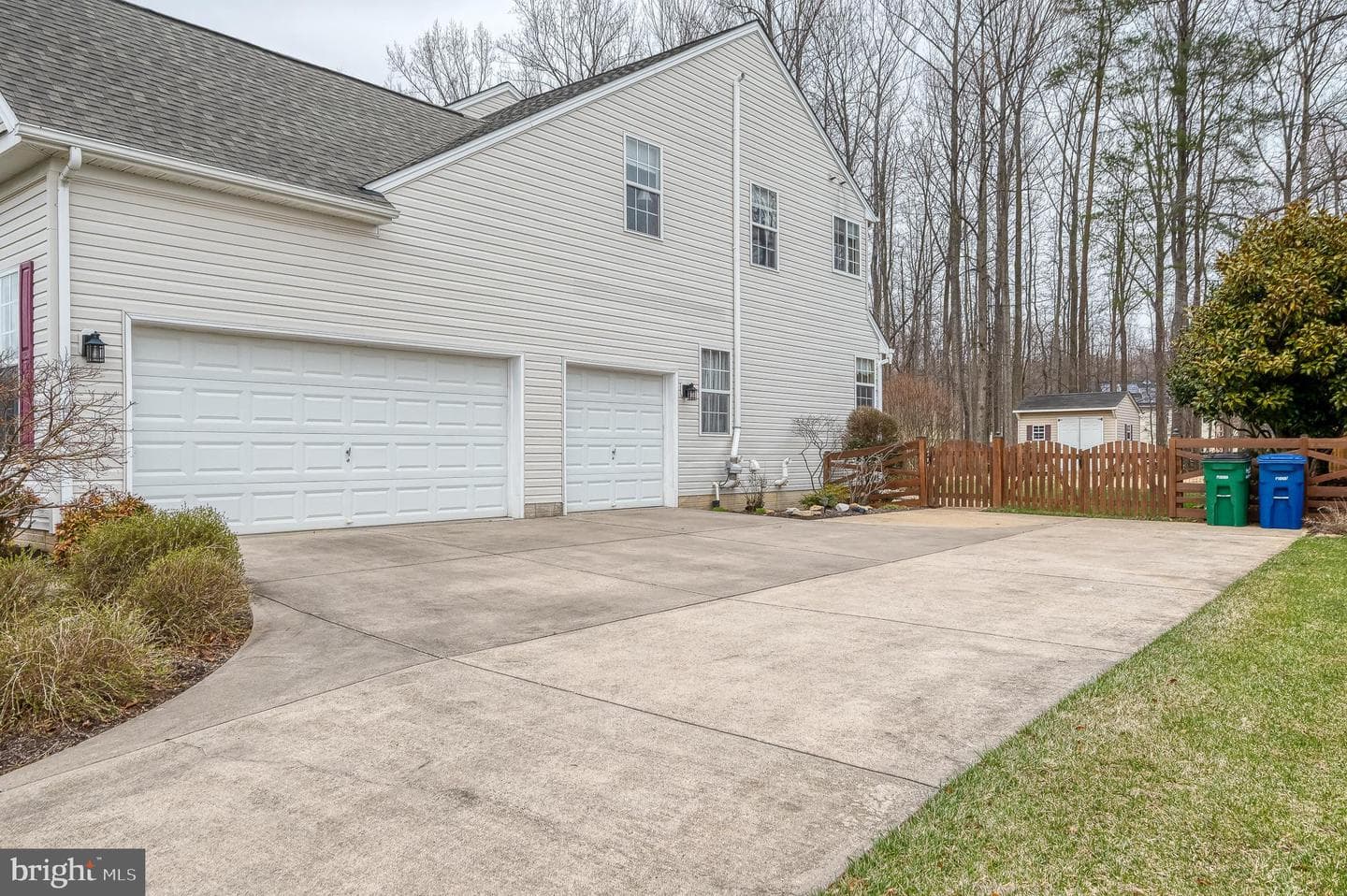 555 Beards Hill Road photo 3