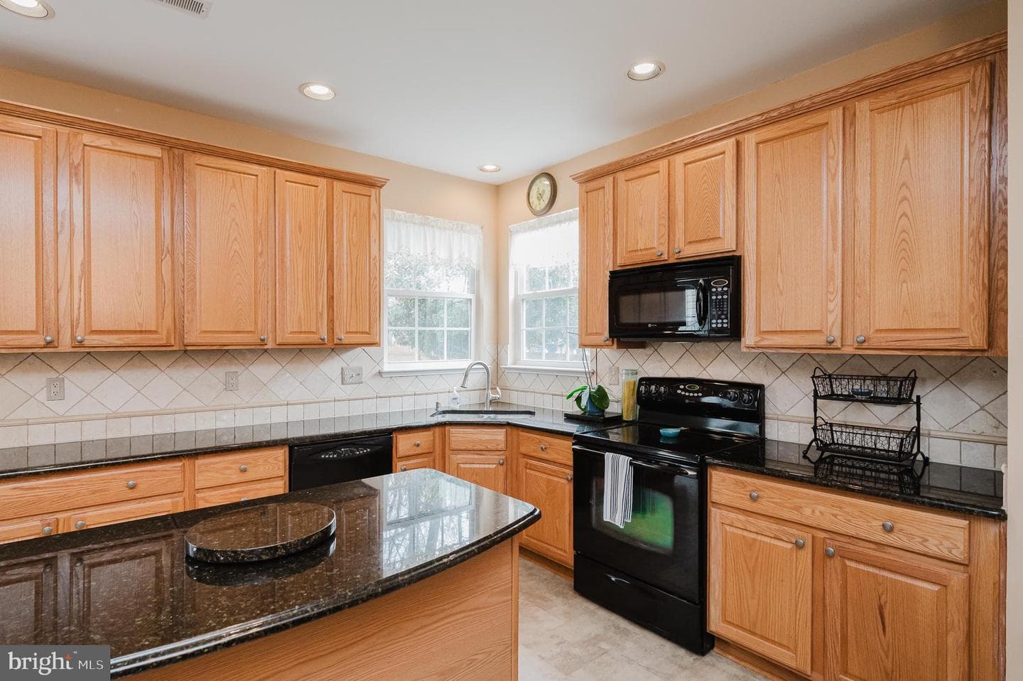 555 Beards Hill Road photo 32