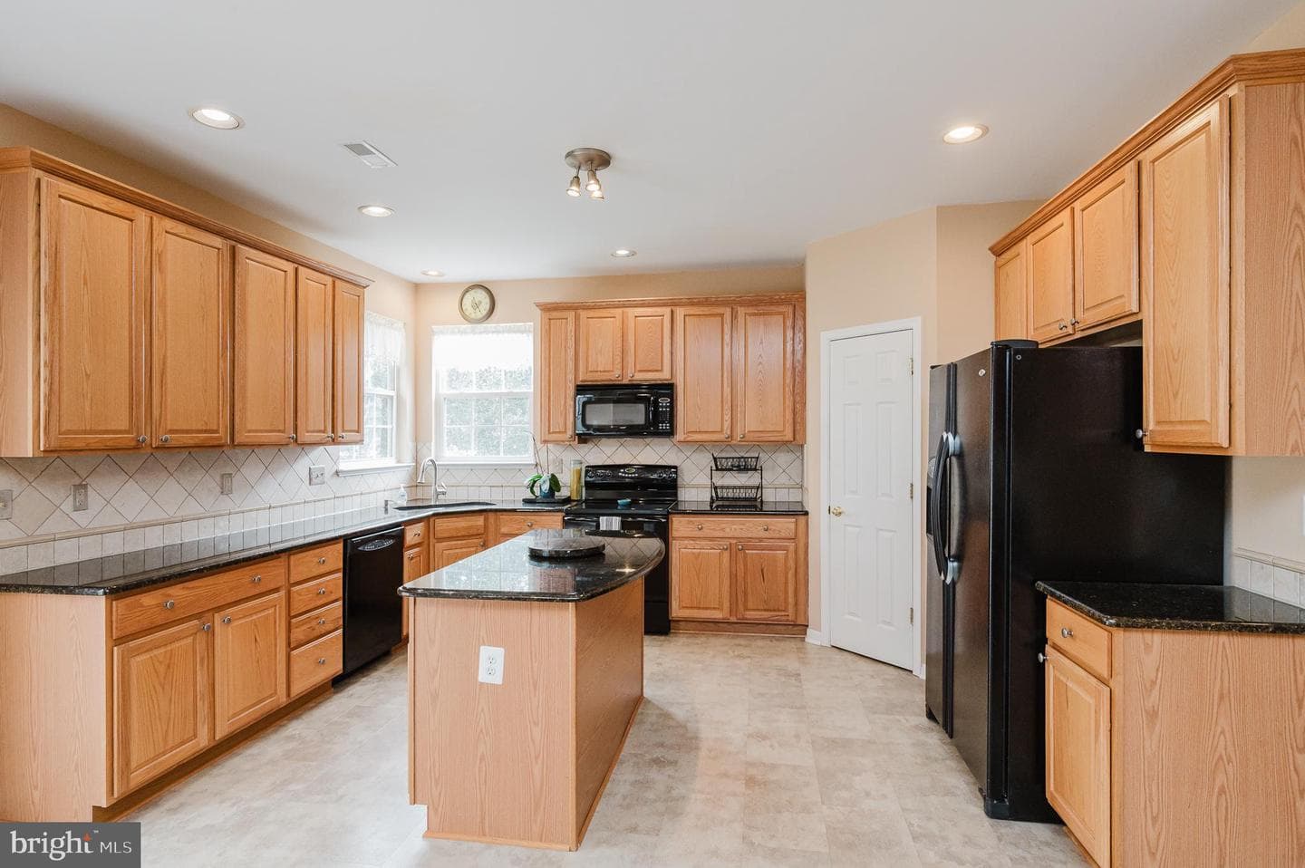 555 Beards Hill Road photo 34