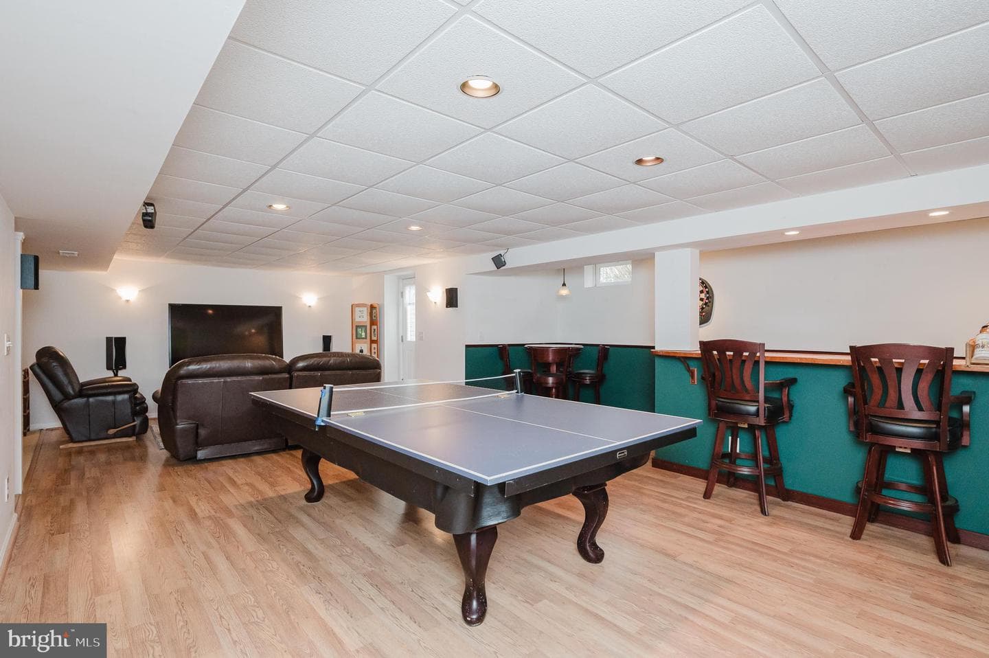 555 Beards Hill Road photo 81