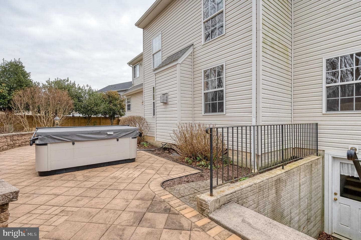 555 Beards Hill Road photo 88