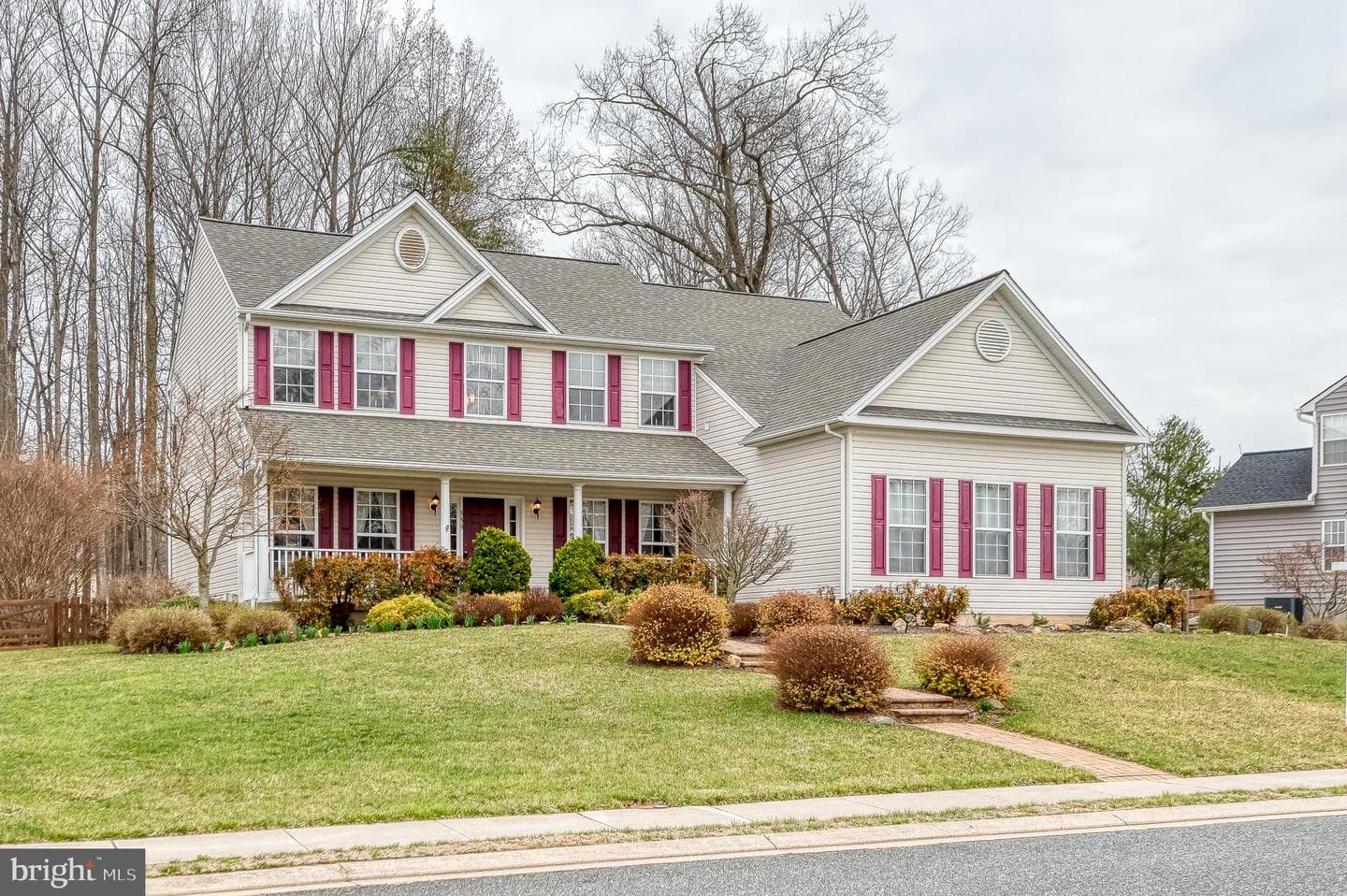 555 Beards Hill Road photo 99