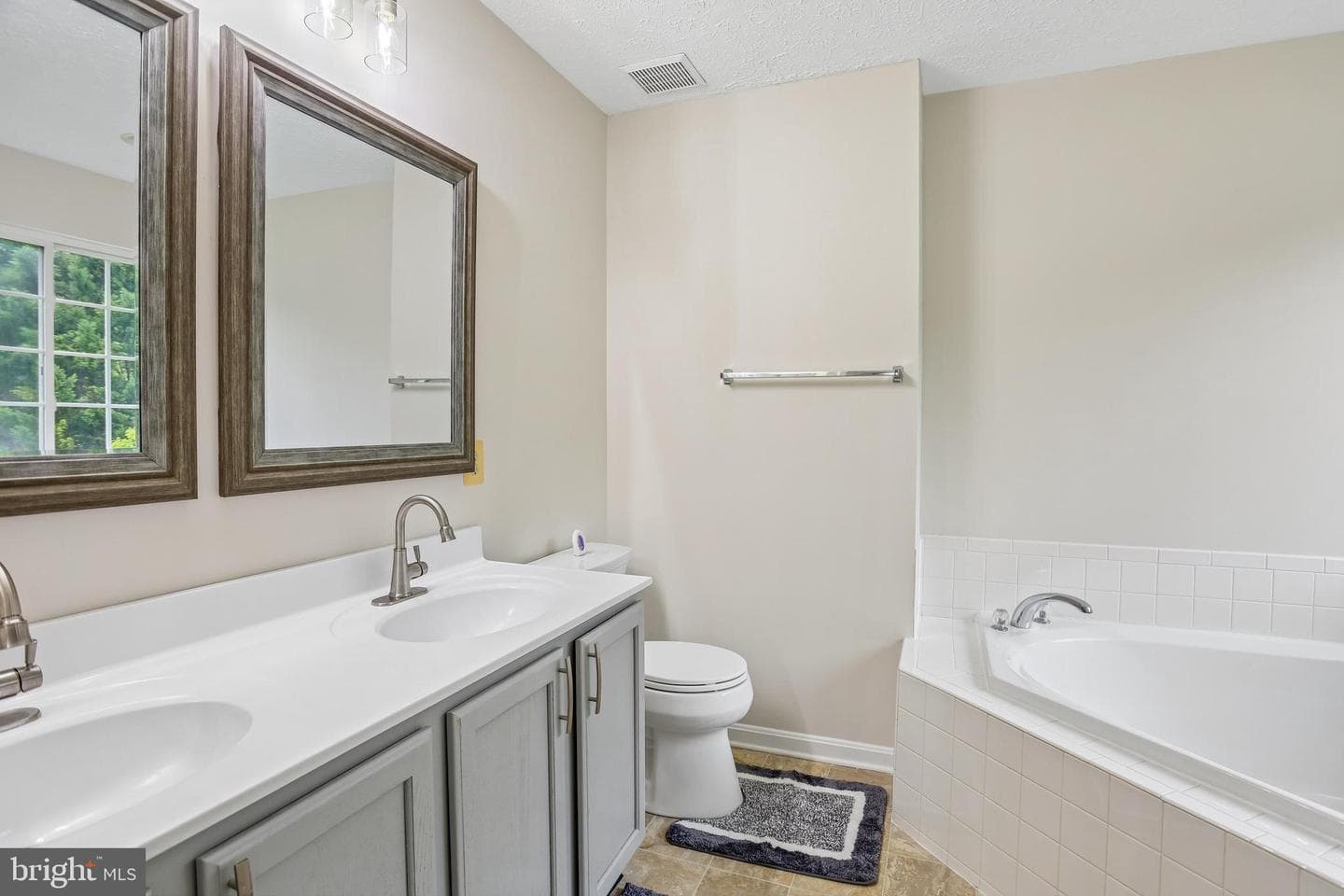1402 Hilscher Court photo 22