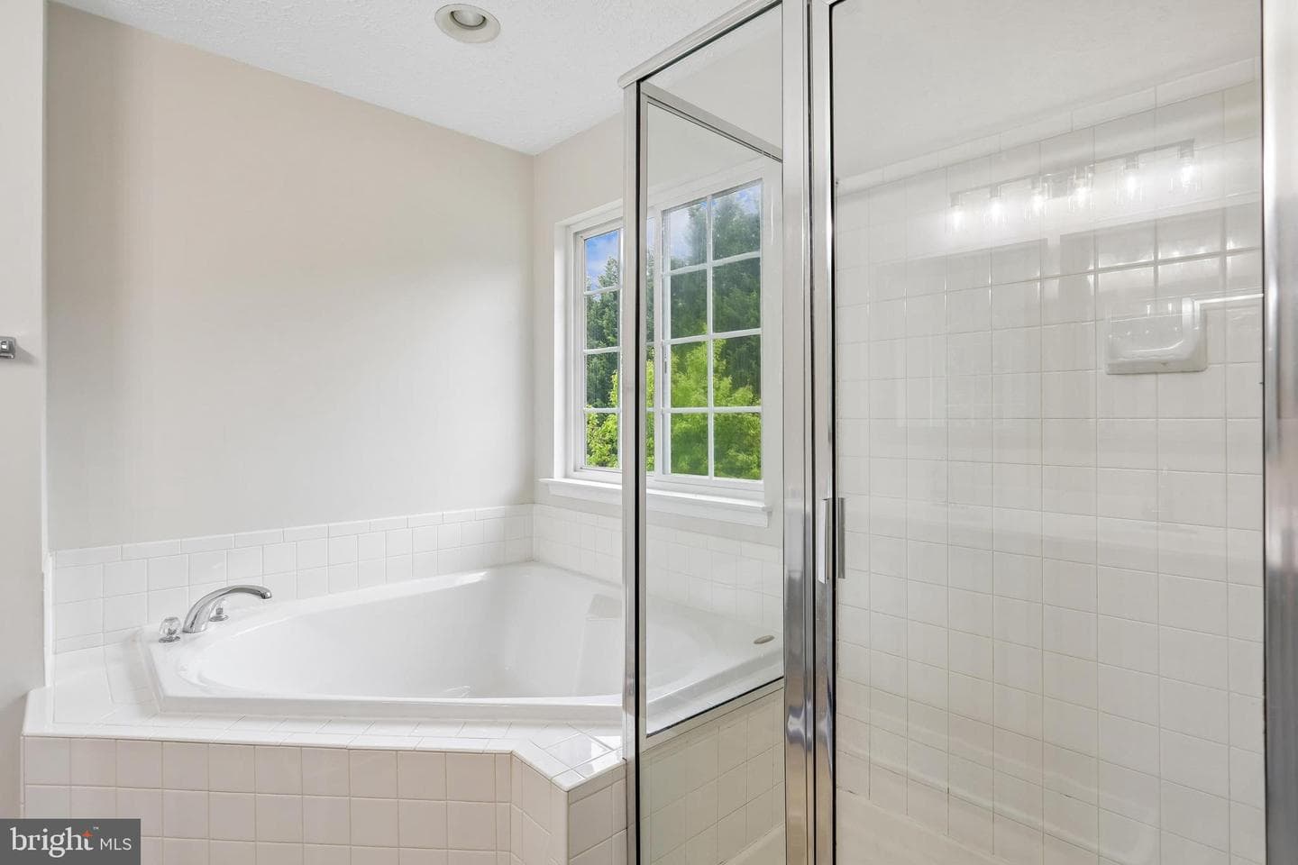 1402 Hilscher Court photo 23