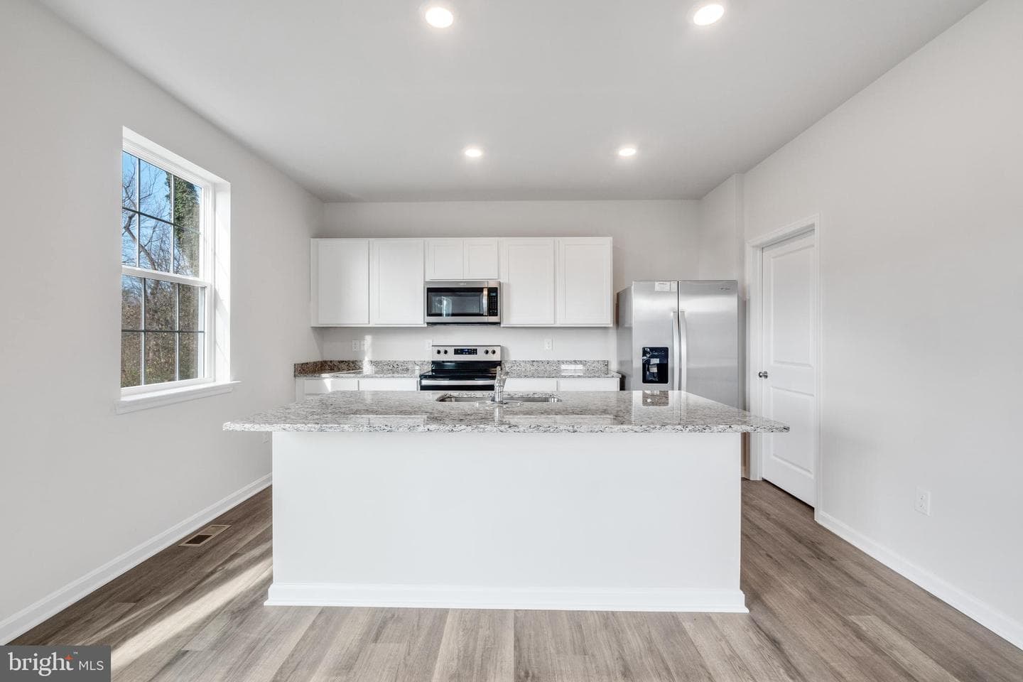 802 Hyssop Court photo 6