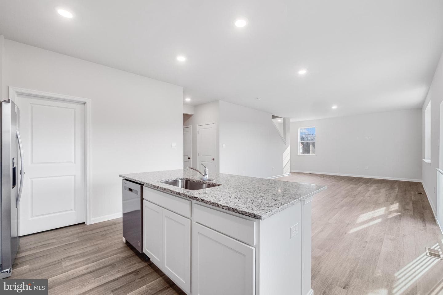 802 Hyssop Court photo 8