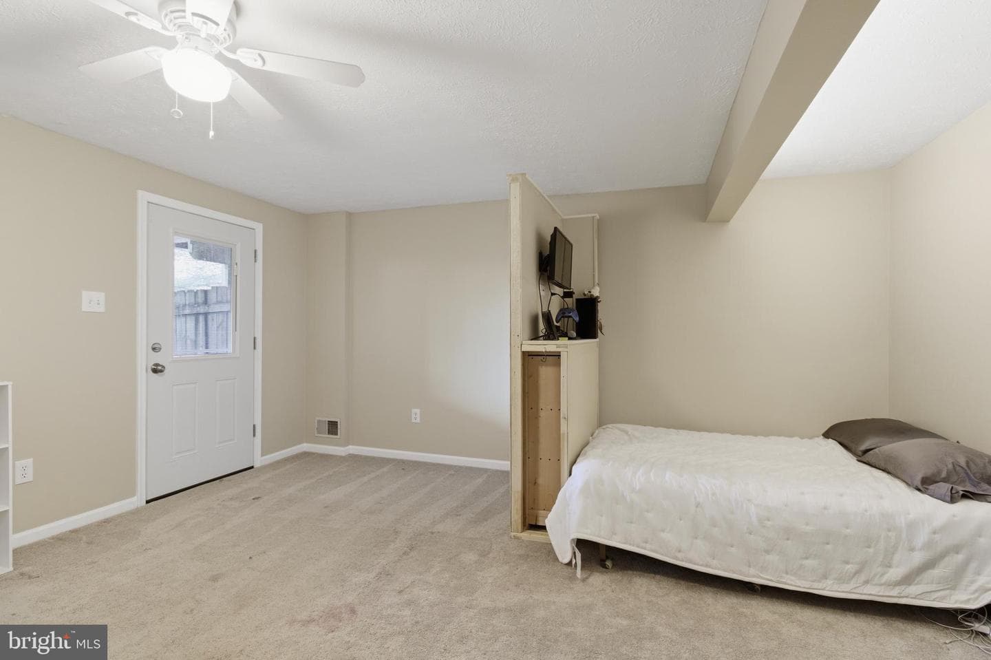 998 Jessicas Court #2 photo 25