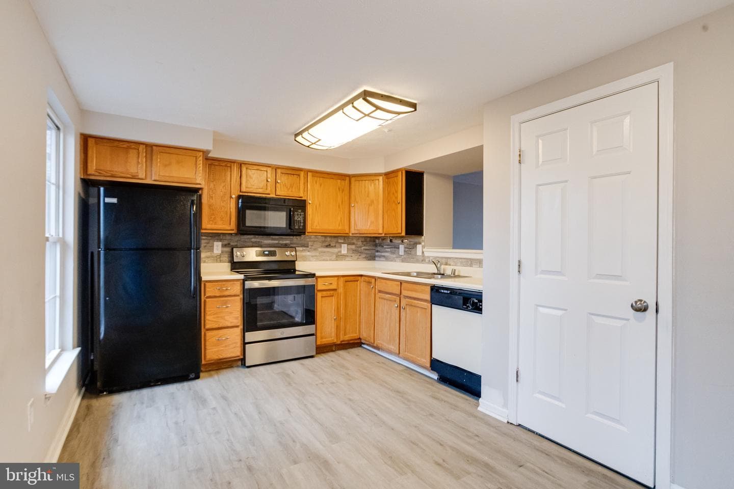 943 Lynham Court #943 photo 11