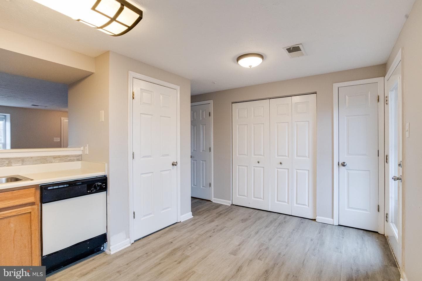 943 Lynham Court #943 photo 14