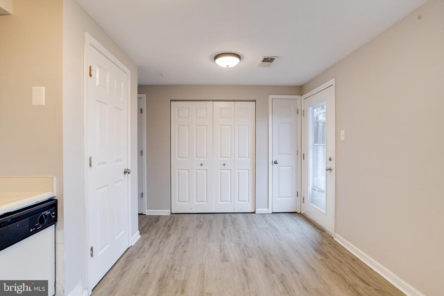 943 Lynham Court #943 photo 15