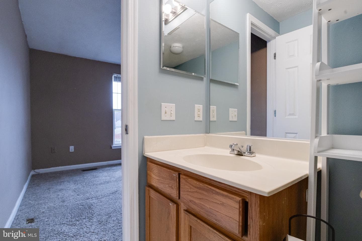 943 Lynham Court #943 photo 27
