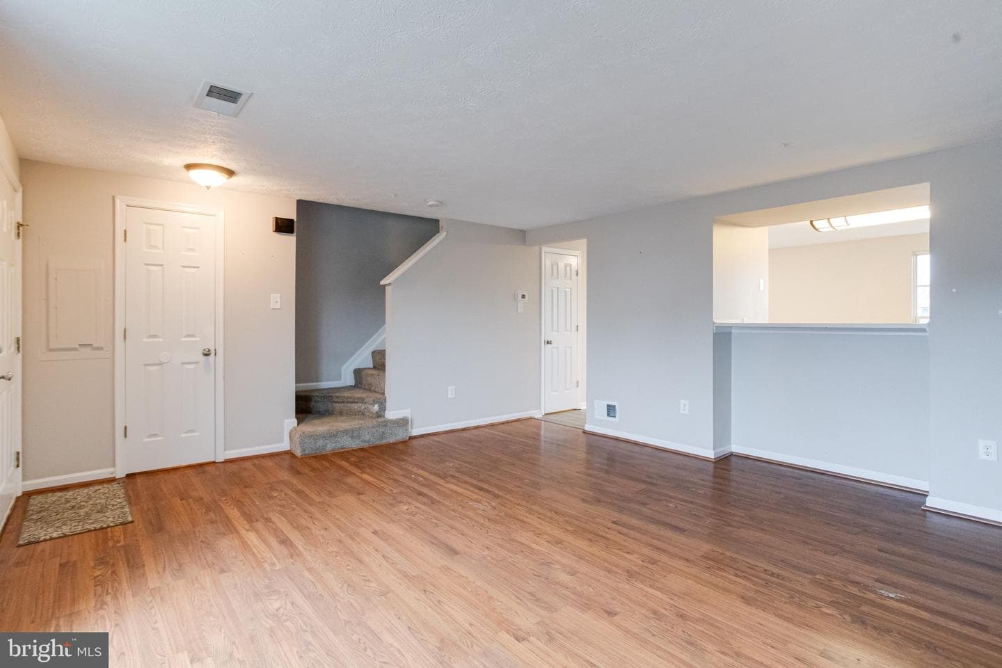943 Lynham Court #943 photo 4