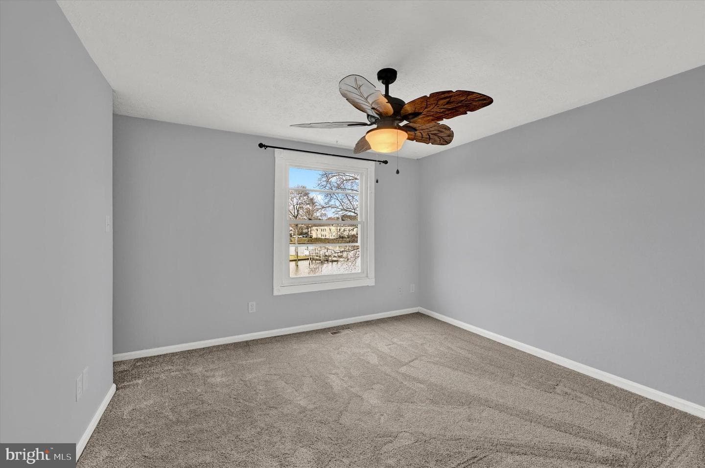 128 Ravenswood Court photo 10