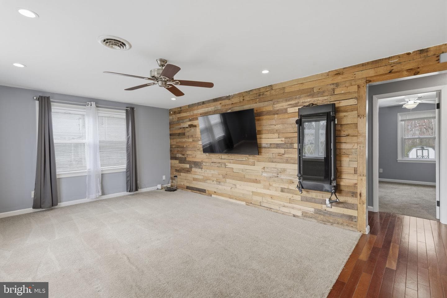 1503 Green Road photo 12