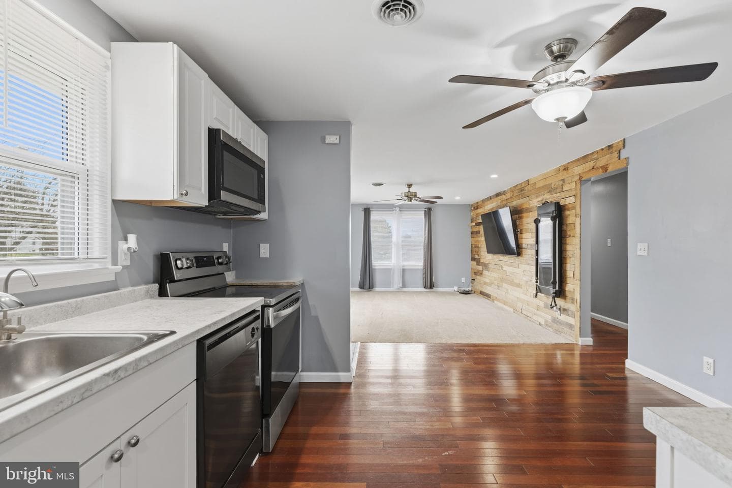 1503 Green Road photo 13