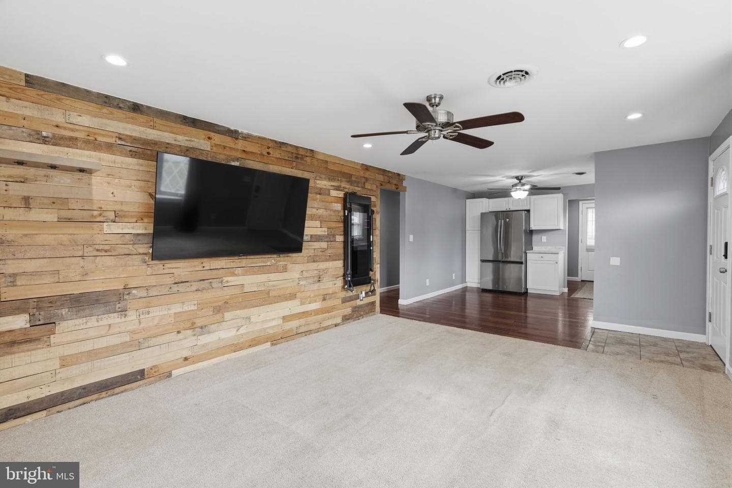 1503 Green Road photo 9