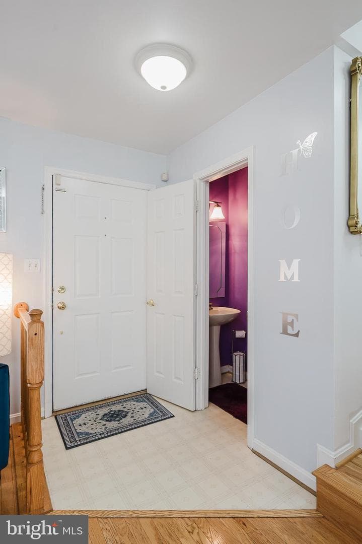 304 Sunray Court photo 5
