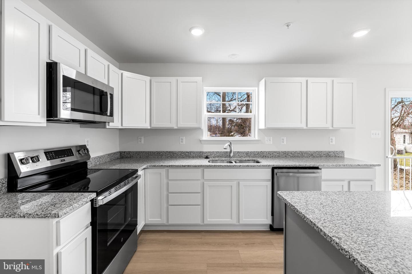 2115 Nuttal Avenue photo 2
