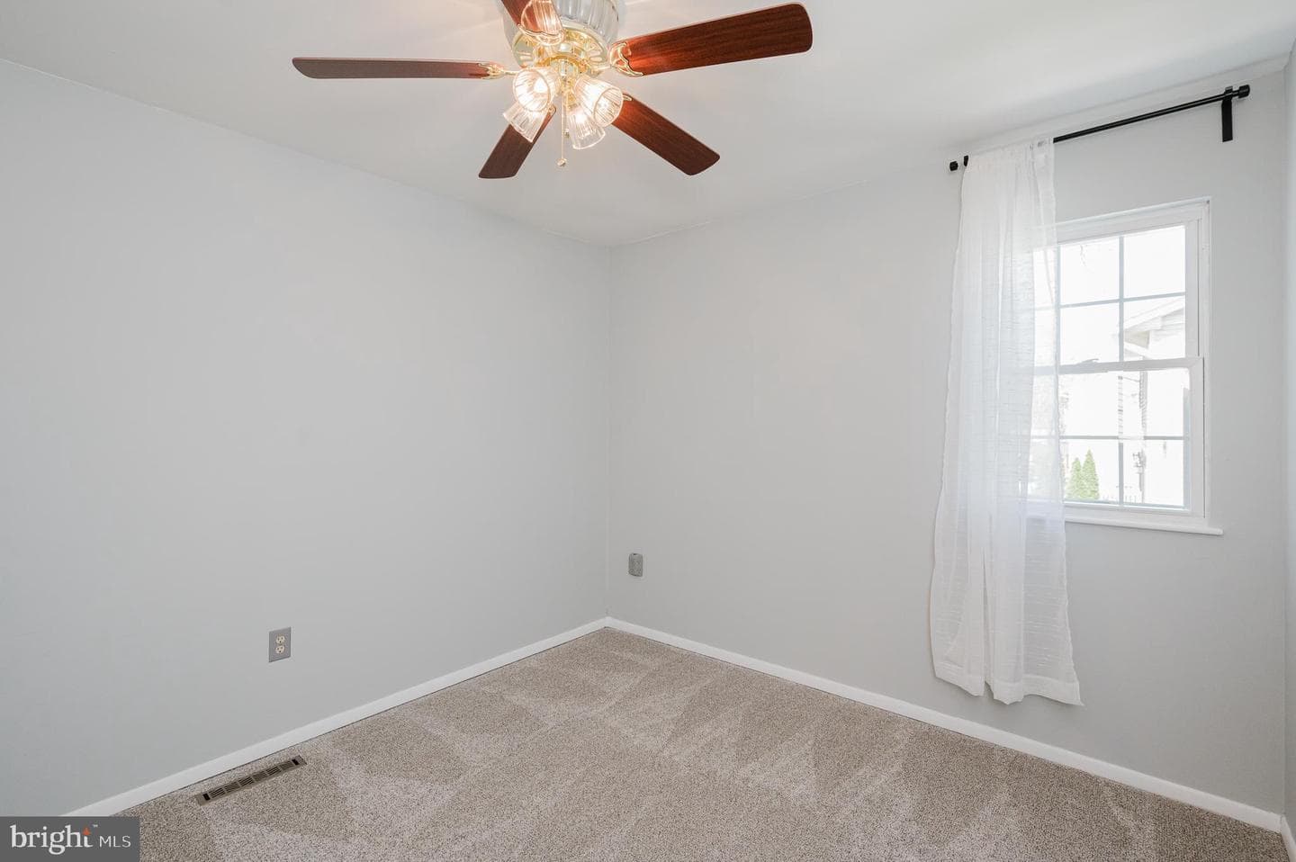 406 Laburnum Road photo 25