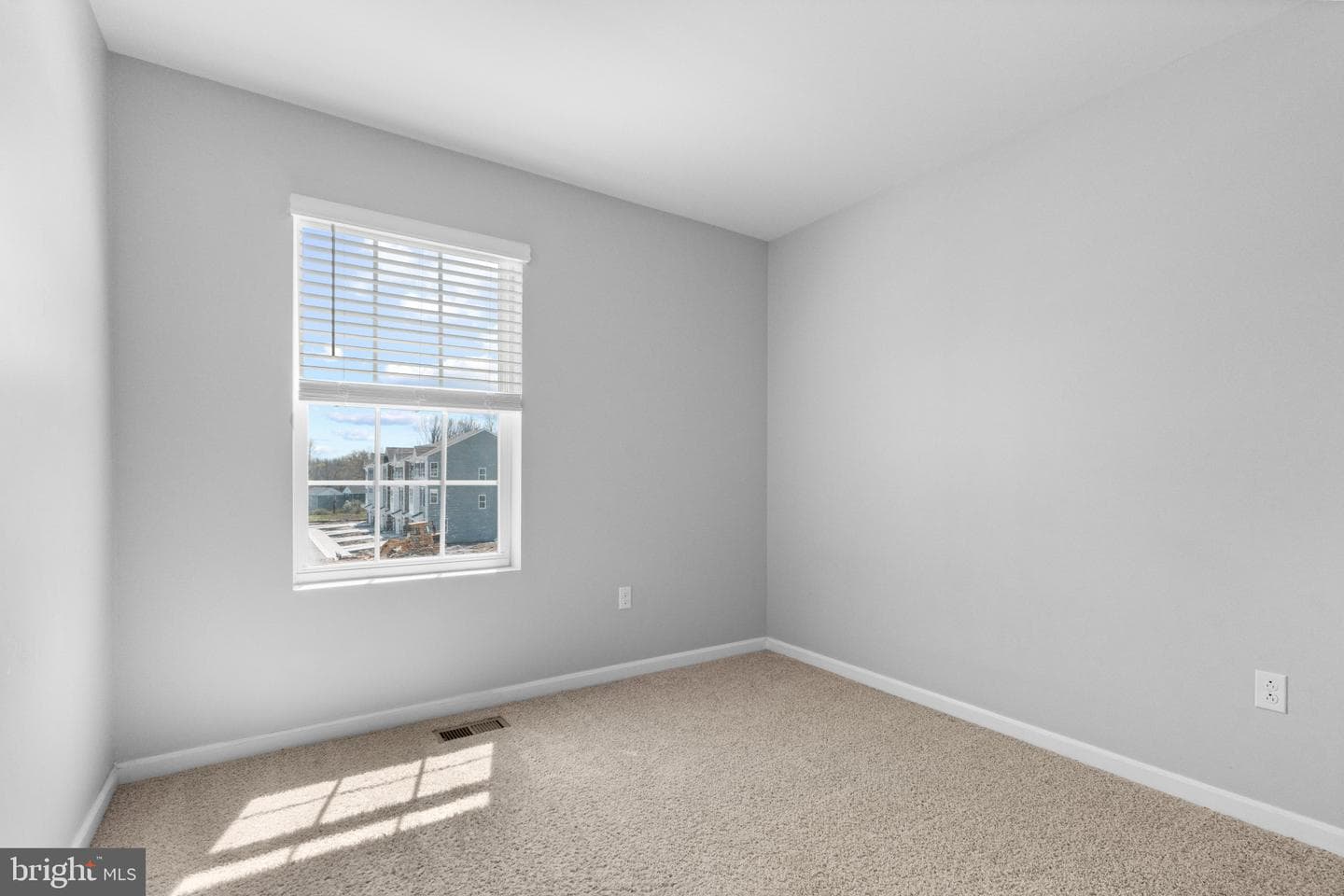 1930 Graymount Way photo 14