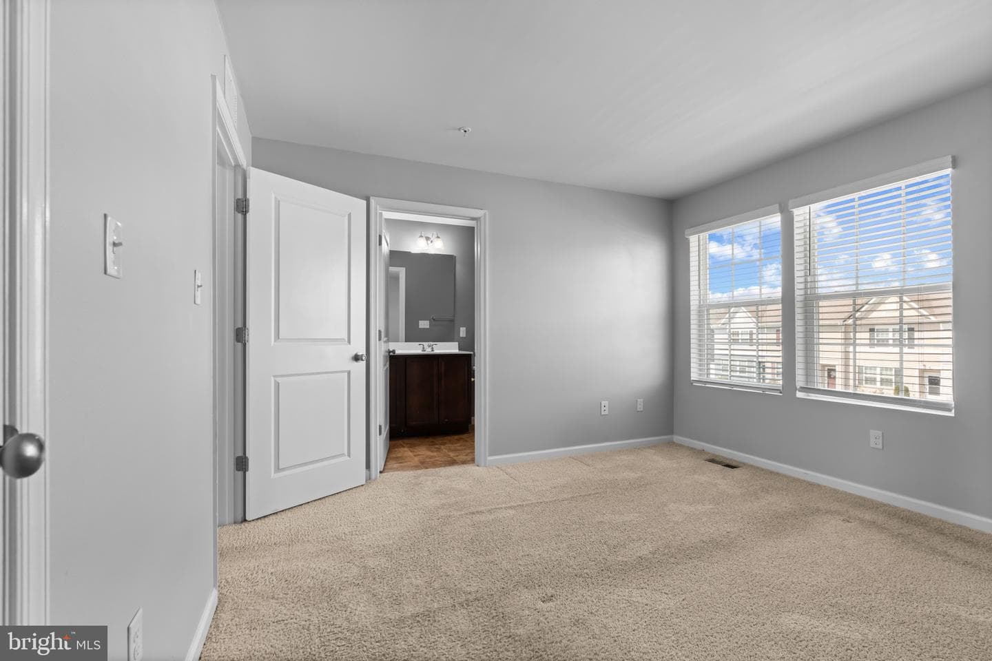1930 Graymount Way photo 25