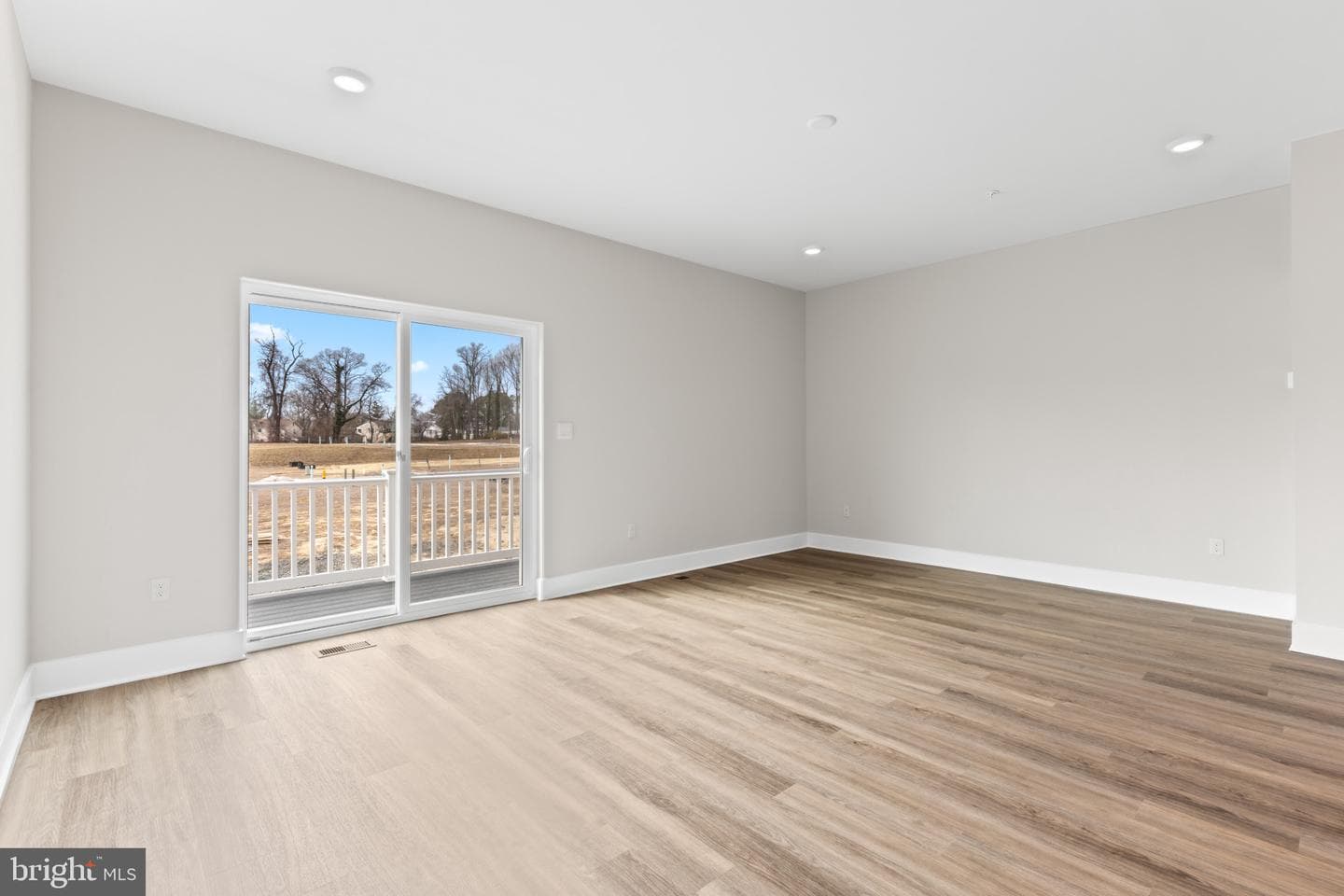 364 Hackley Drive photo 15