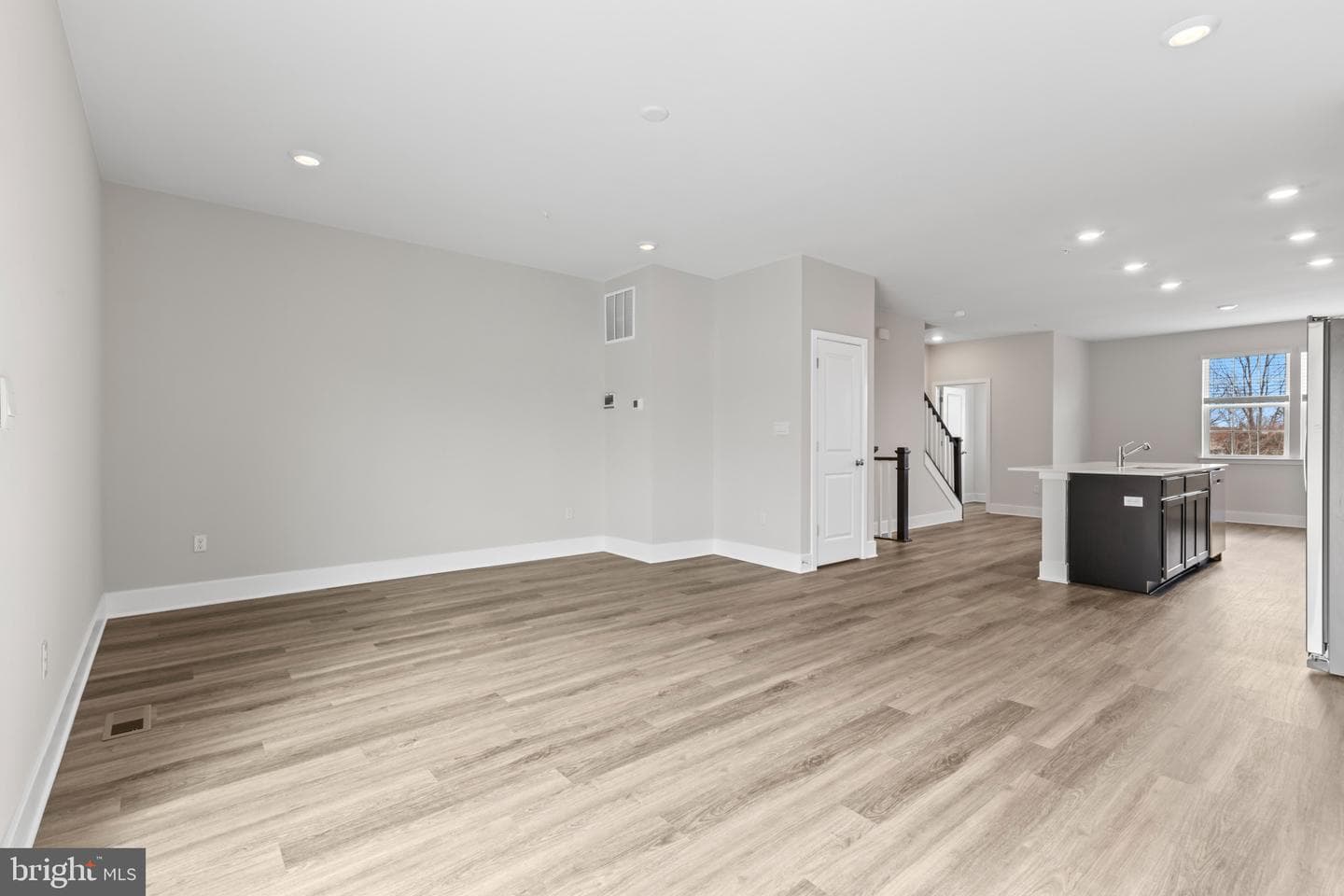 364 Hackley Drive photo 16