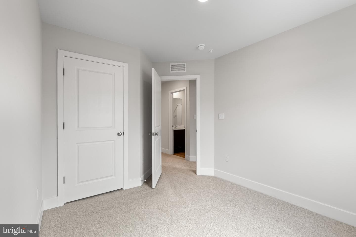 364 Hackley Drive photo 24
