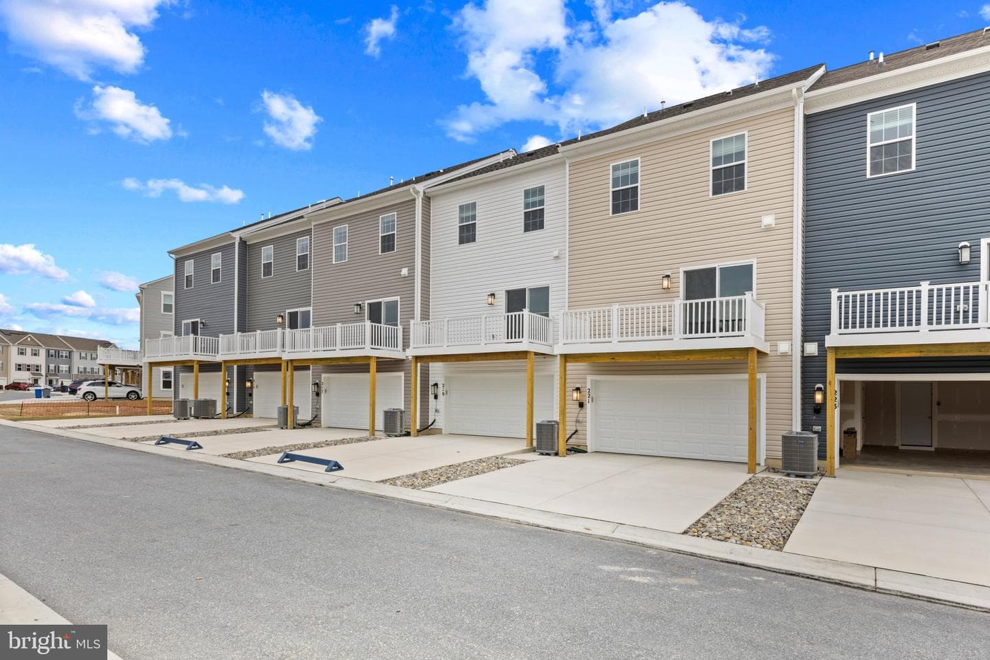 364 Hackley Drive photo 32