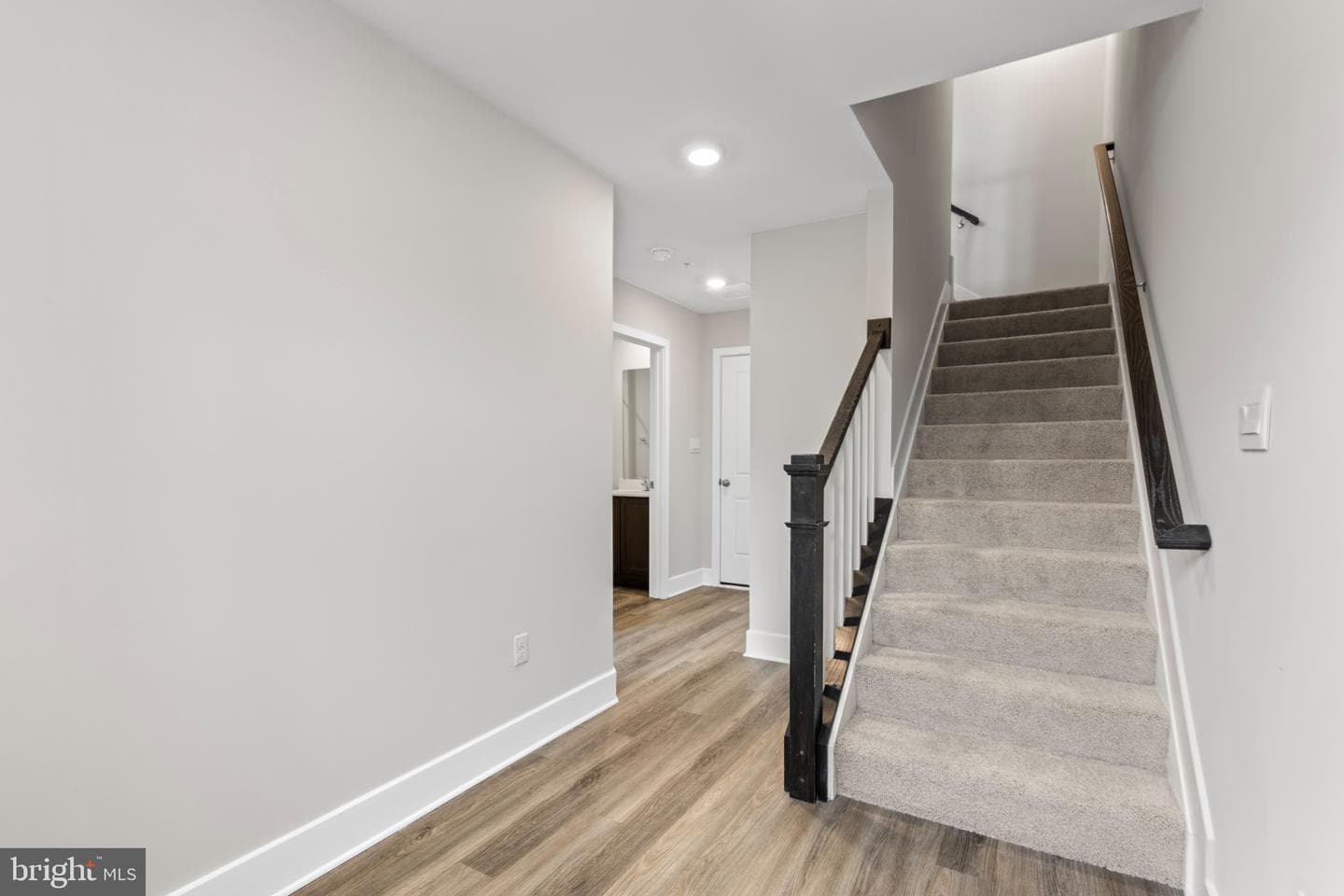 364 Hackley Drive photo 5
