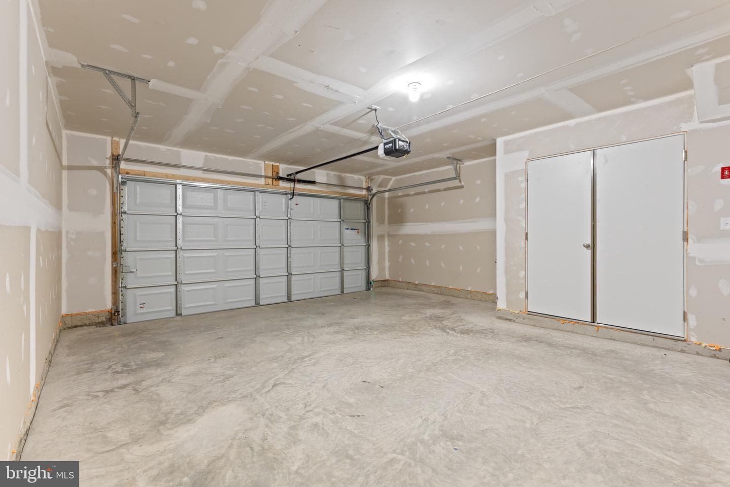 364 Hackley Drive photo 9