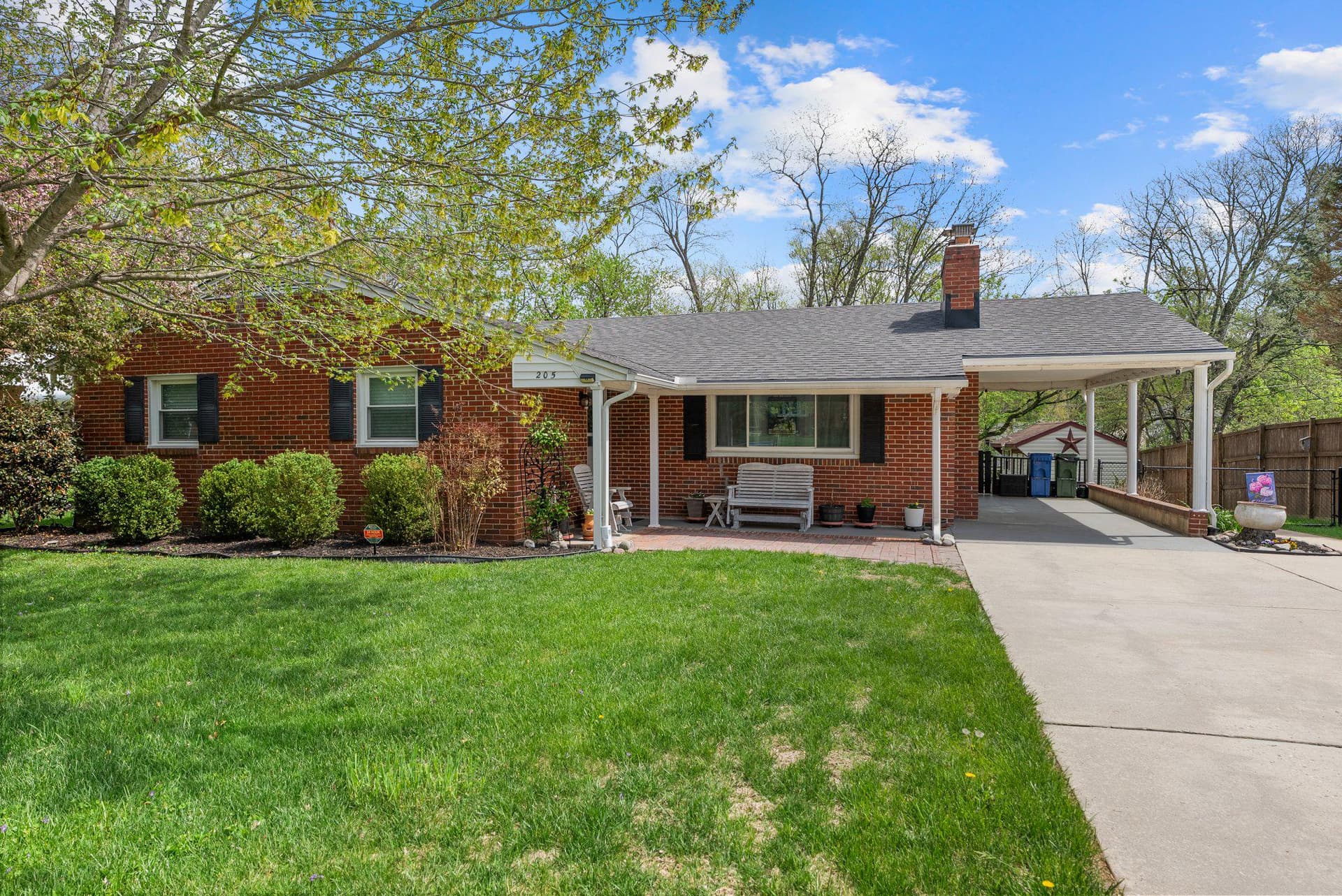 205 Marshall Drive photo 2