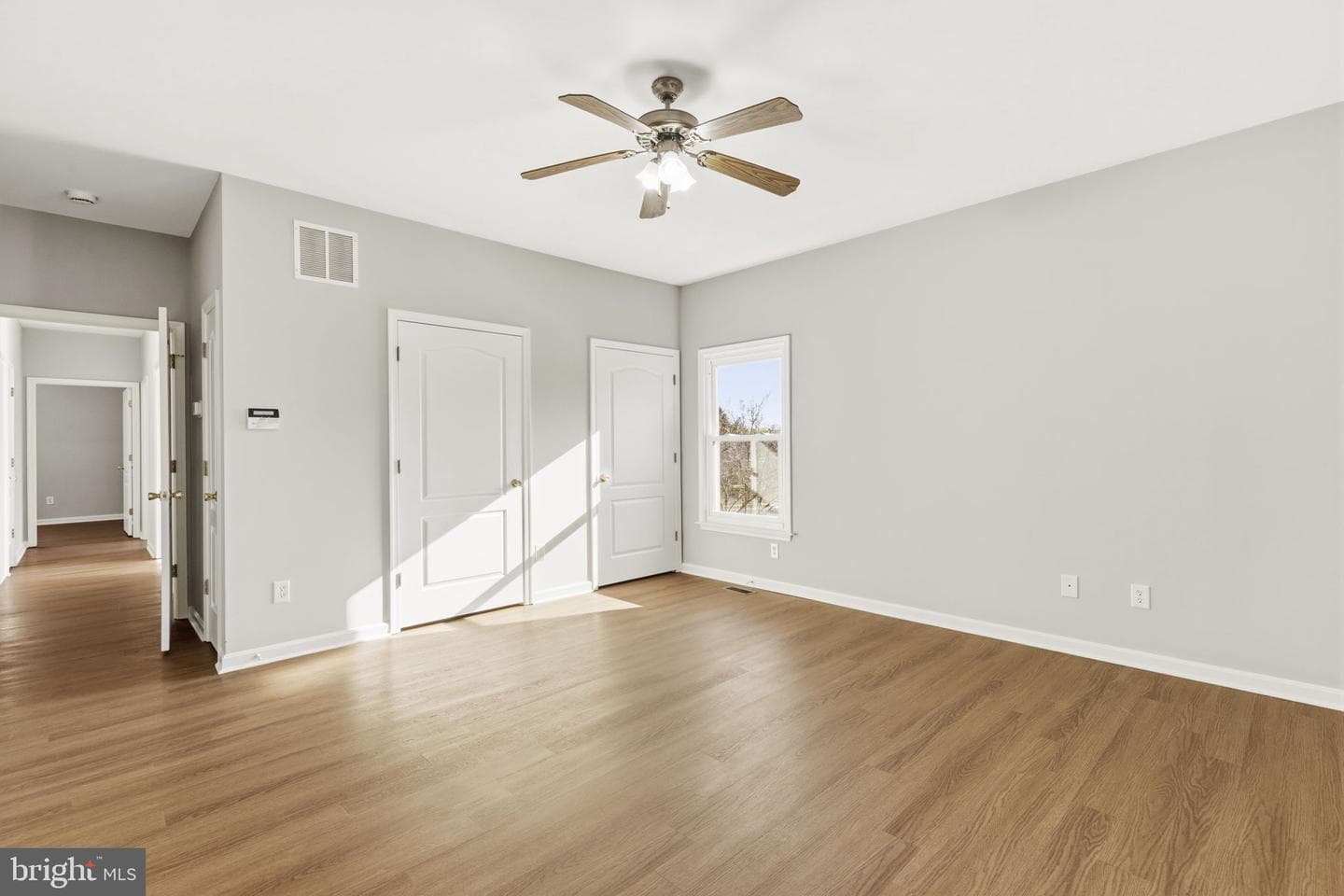 904 Sidehill Drive photo 16