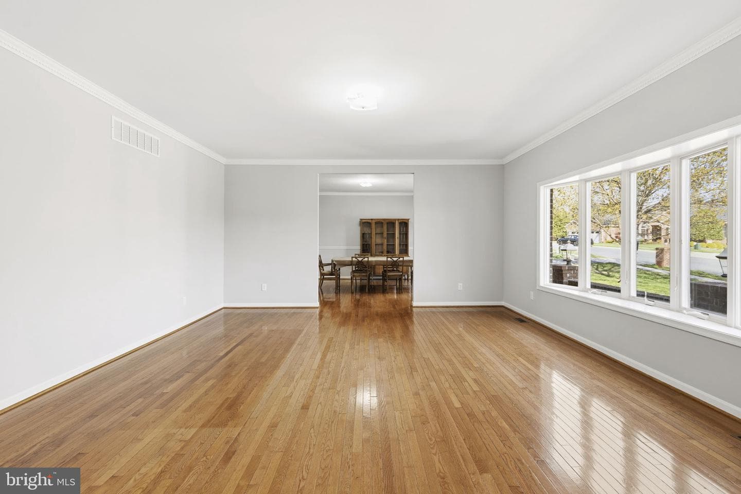 904 Sidehill Drive photo 2