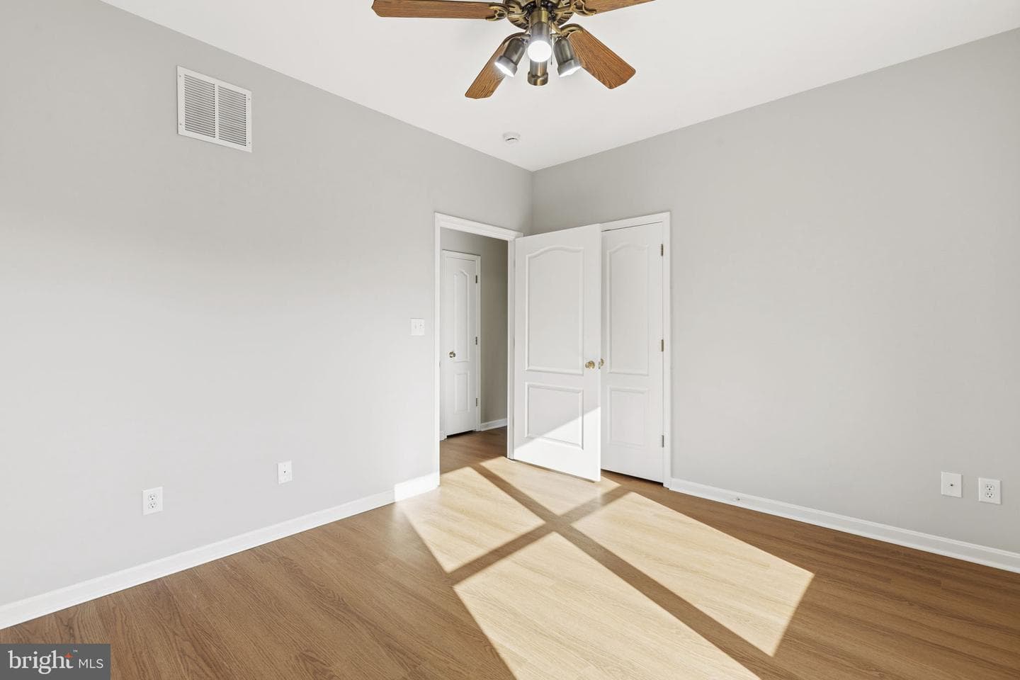 904 Sidehill Drive photo 22