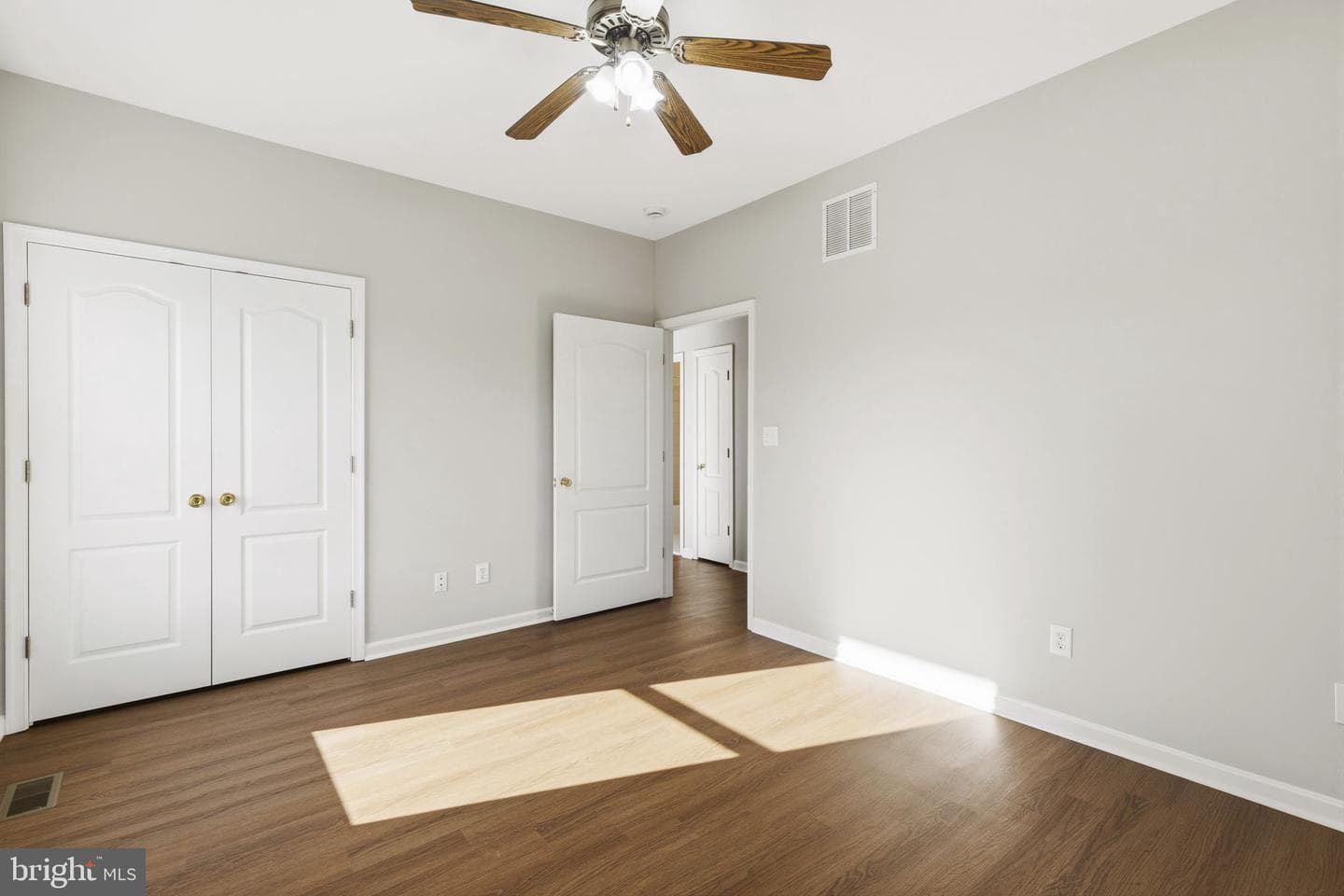 904 Sidehill Drive photo 24