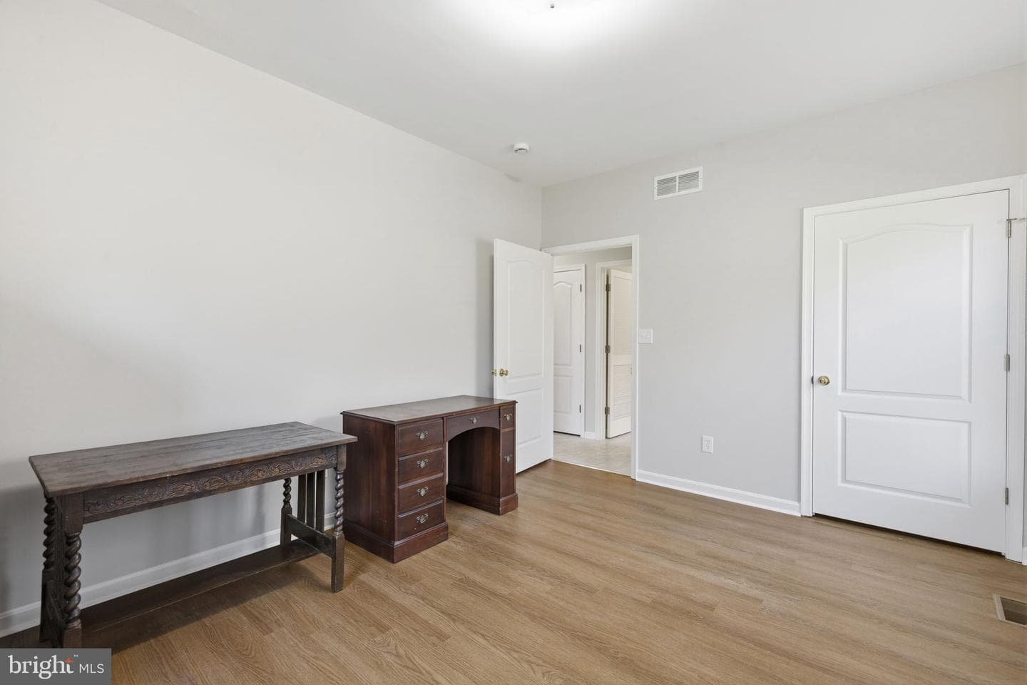 904 Sidehill Drive photo 32