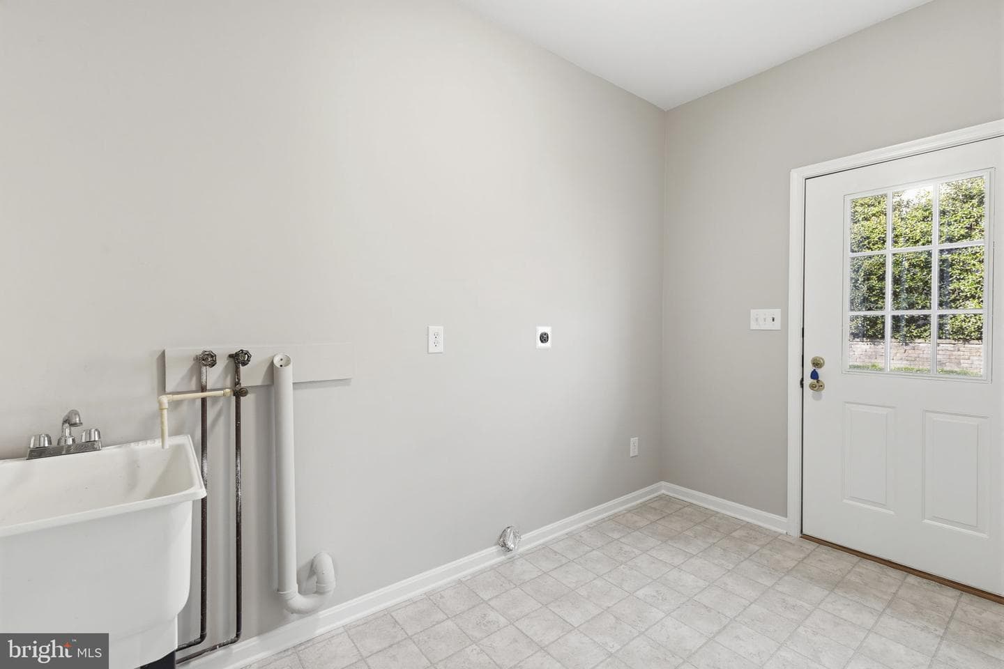 904 Sidehill Drive photo 34